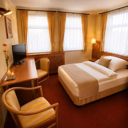 Altes Rathaus 3*