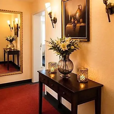 Altes Rathaus 3*